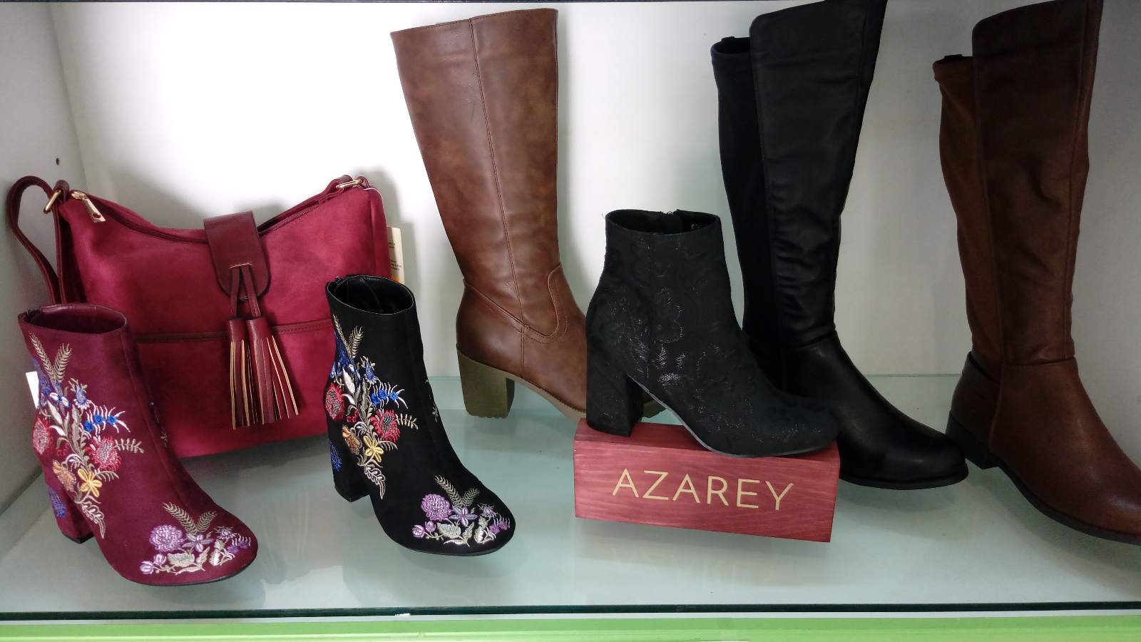 COMODIDAD, COLORIDO, Y BUEN SERVICIO