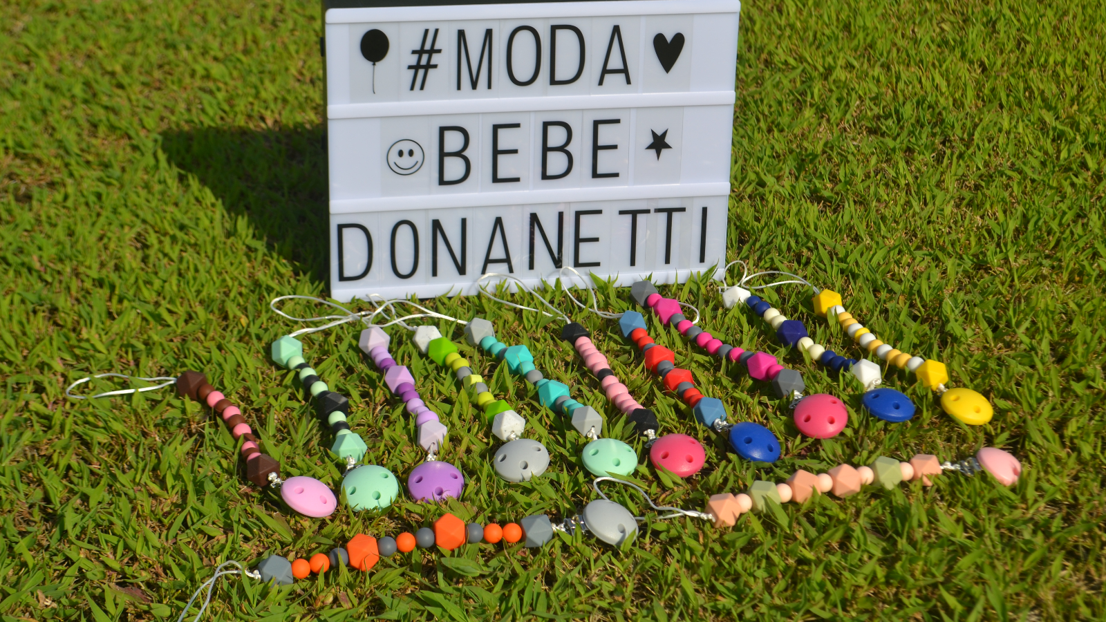 Chupeteros de silicona hechos a mano.