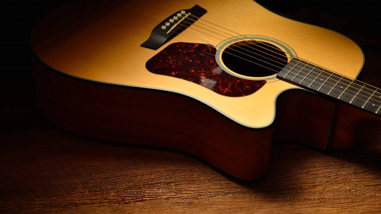 TIENDA DE INSTRUMENTOS MUSICALES DE TODO TIPO Y COMPLEMENTOS