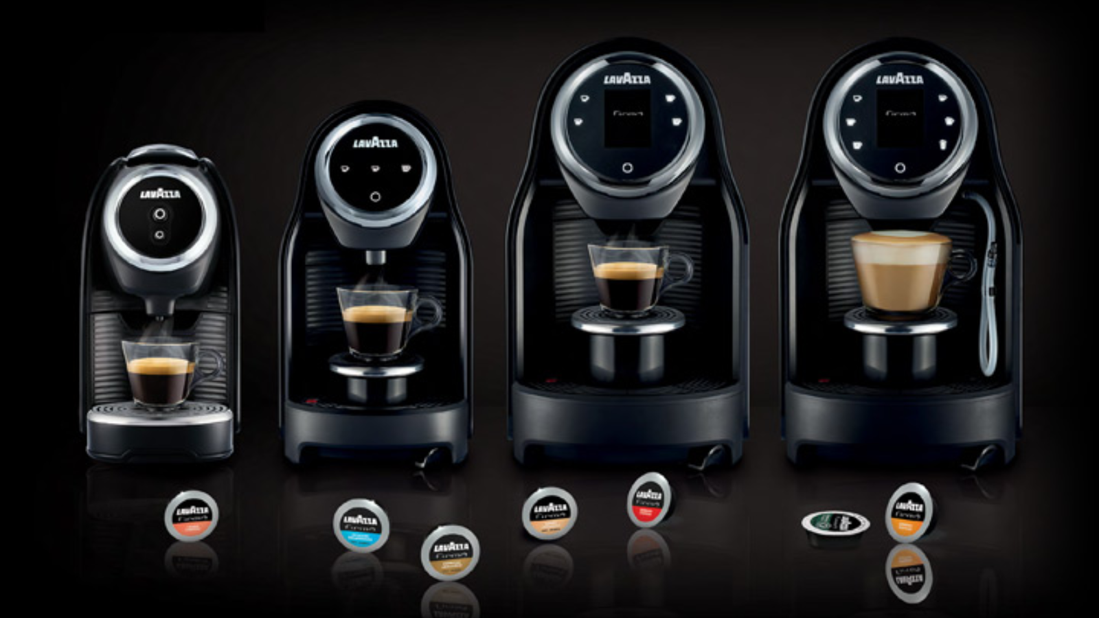 Las máquinas Firma, son la mejor expresión del diseño Made in Italy, con una forma atractiva y fiabilidad de alto rendimiento.
Nuestras cafeteras cuentan con  líneas sinuosas que son la identidad del producto del genuino diseño italiano.