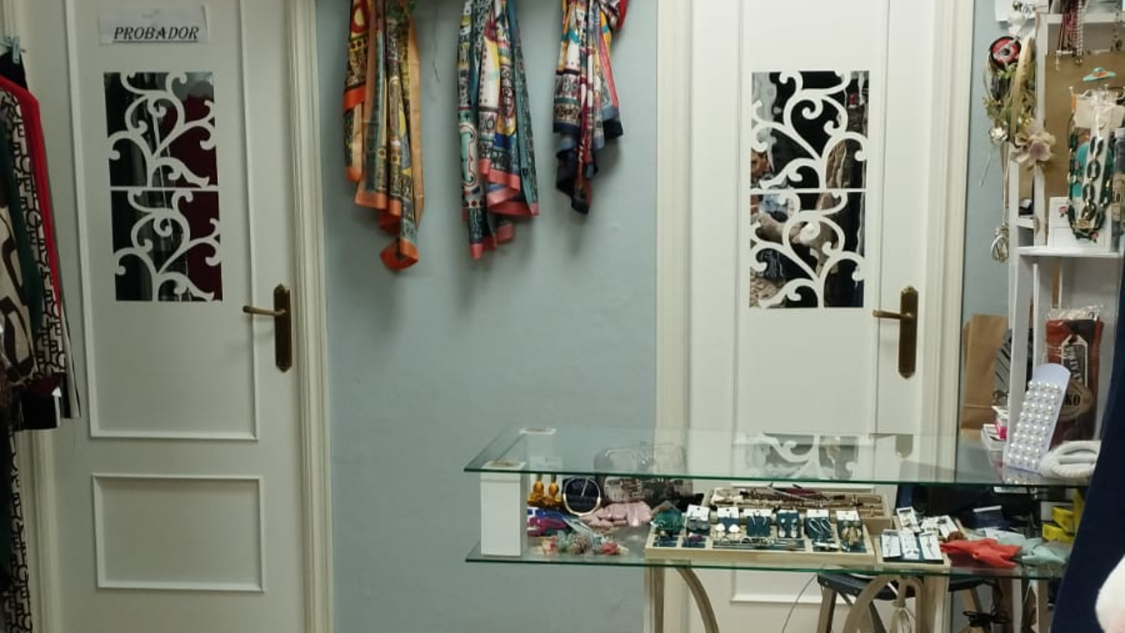 TIENDA PEQUEÑA Y MUY COMODA