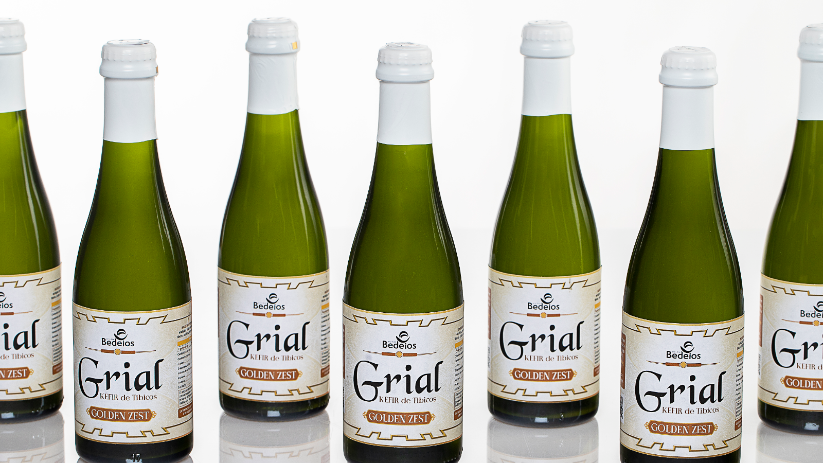 Un solo producto, infinidad de variaciones.
Tómalo solo o utilizalo como ingrediente en tus combinados y así podrás disfrutar cada día de una bebida siempre distinta y siempre llena de probióticos naturales