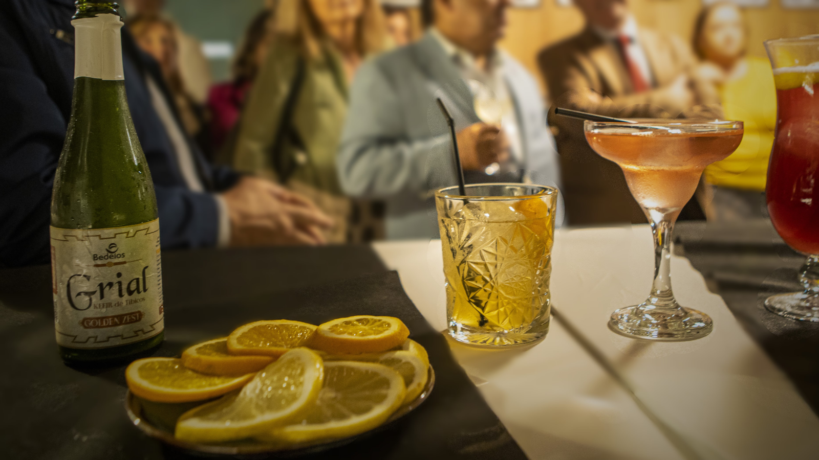 Como aperitivo, digestivo después de un banquete o simplemente para disfrutar aún más del día, Grial es ideal para tomar en cualquier momento con o sin hielo, pero ¡siempre bien frío!