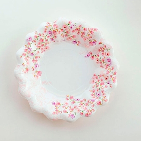 Plato hondo glicinias rosas