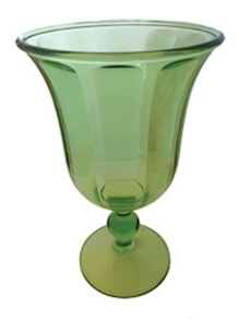 Copa de agua verde